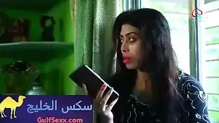 فتاة متسلطة تخرج بمشهد مثلث جنسي صريح مع رجلها وعاهرة أخرى