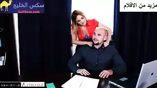 سيدة المديرة تطالب بقضيب فحلها لأجل فيلم إباحي في مكان العمل