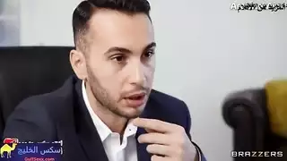 استراحة مكتبية إباحية: مدير يستمني على صدر السكرتيرة الممتلئ