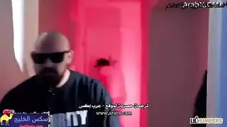 نيكوليت شيا تدعو معجبًا لعمل إباحي خاص