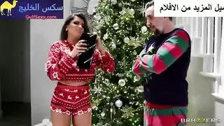هدية سانتا: ممارسة جنسية ثلاثية مثيرة لم يستطع مقاومتها