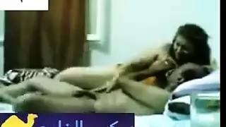 مصرية مثيرة تمتطي عمودًا ضخمًا لضربات جنسية قوية