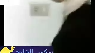 نجم إباحي يلتهم فرج محجبة ضيق