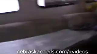 حفلة سحاقية ثلاثية: لعق وجنس ورش