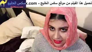 ملكة محجبة تأخذ حمولة كبيرة في فمها بعد مص شديد