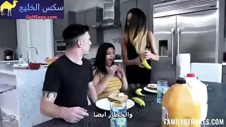 زوجة الأب تنضم لي ولصديقتي لمتعة إباحية