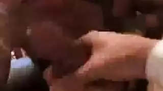 زوجان مشاغبان يتم خداعهما لتسجيل شريط جنس جماعي