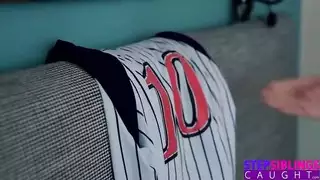 آريا لي تُملأ بعمود لحم ضخم