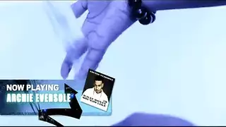 الابن يقم بسرقة المالبس الداخلية