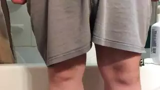 مراهقة ساخنة تأكل فرجها الحلوق ثم تُثقب بقوة