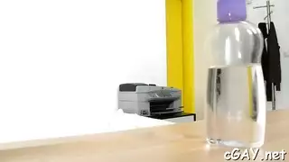 غلاميل تأخذ عدة أعضاء ذكورية في فعل شرجي قاس