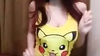 جلسة عاهرة منفردة تنتهي بحمام سائل منوي
