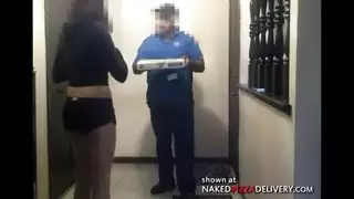 توصيل بيتزا إكس إكس إكس: أكل فرج وجنس قاسي