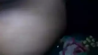 سيدة ناضجة تخدم شابًا وتنتهي بملء مهبلها