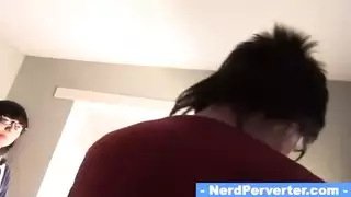 فرسها المبلول يحصل على الضرب الجنسي الخشن الذي تتوق إليه