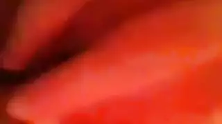 كس لارا الشابة المتألم يحصل على فرك قاسي من أثداء عملاقة في جنس مقص