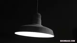 خيال قدمي: فتى أشقر يحصل على أصابع قدم في مؤخرته