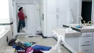 سكس الابن والام يتجسس على امه