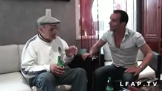 اغتصب أمة مترجم