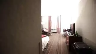 عاهرة ناضجة تمص قضيب شاب بقوة