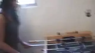 جينا المستثنية تتباهى بكوسها المحلوق مباشرة