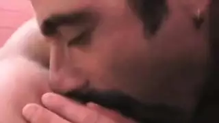 العميل يضرب فتحته بقوة