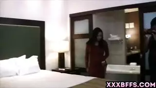 ثالوث جنسي صريح: فعل سحاقي من الشرج إلى الفم