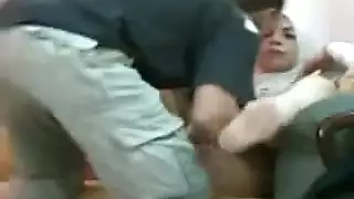 نسر قانونية تمارس جنسًا صارمًا على مكتب العمل