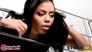 نيك البنت العالقة من الطز غصب