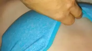 شابة وجريئة: عرض للحلمات
