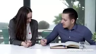 فتاة مذهلة تأخذه في مؤخرتها
