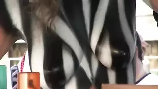 هؤلاء العاهرات لا تشبع من القضيب في جلسة الجنس الجماعي