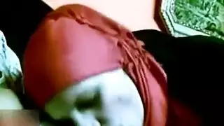 محجبة تلعق في مشهد فموي صريح