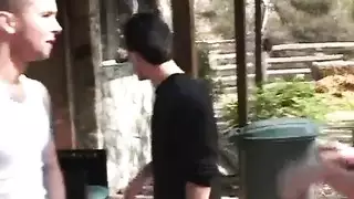 قفل الشفاه، دلك الجسد، وحفلة وجه مليئة بالسائل المنوي مع جمال الأبنوس