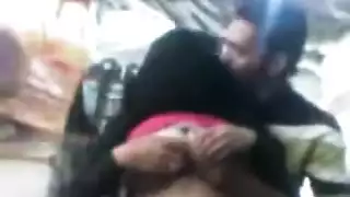 صديقة كاريم تتوسل لقضيبه في غرفة التخزين الإباحية