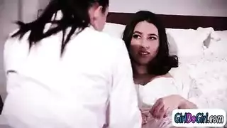 طبيب نساء في العياده