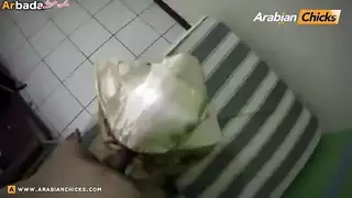 فتاة محجبة شقية تأخذ جماع شرجي قاسي
