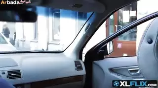 تتصل بصديقها ليملأ فتحاتها