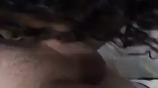 جميلة سمراء ضفيرة تُضاجع بقوة في مشهد جماعي