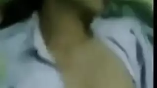 طالبة الثانوية تقلع لبس المدرسة و تتناك من حبيبها في كس