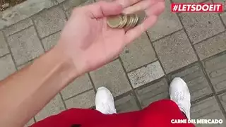 مستعدة للمص: قضيب مضغوط على فمي