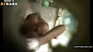 كاميرا تجسس في الحمام تصور استمناء صريح لجمال خليجي