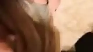 المراهقة العاهرة تبتلع القضيب ثم تُضرب