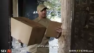 زوجة ممشوقة تخون بفحل ذي قضيب ضخم