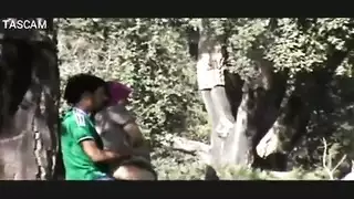 ام تجسس علىابنها في الحمام