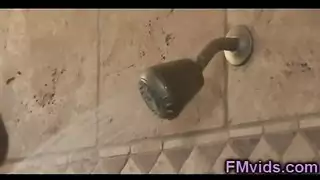 الشقراء الأسترالية جولي تداعب مهبلها المبلل أمام الكاميرا