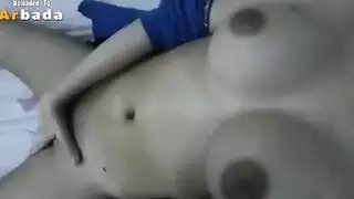 فتاة سورية ساخنة تتوسل لعمل xxx عنيف
