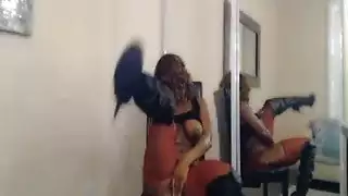 امهات وابنها مصري