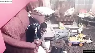 شقراء حارة بمؤخرة مذهلة تقفز على قضيب سميك قبل أن تمصه