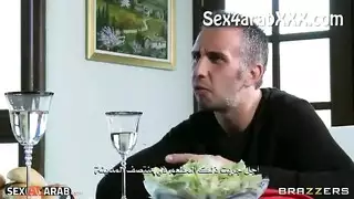 يعرف أنها خانت ويطالب بممارسات جنسية